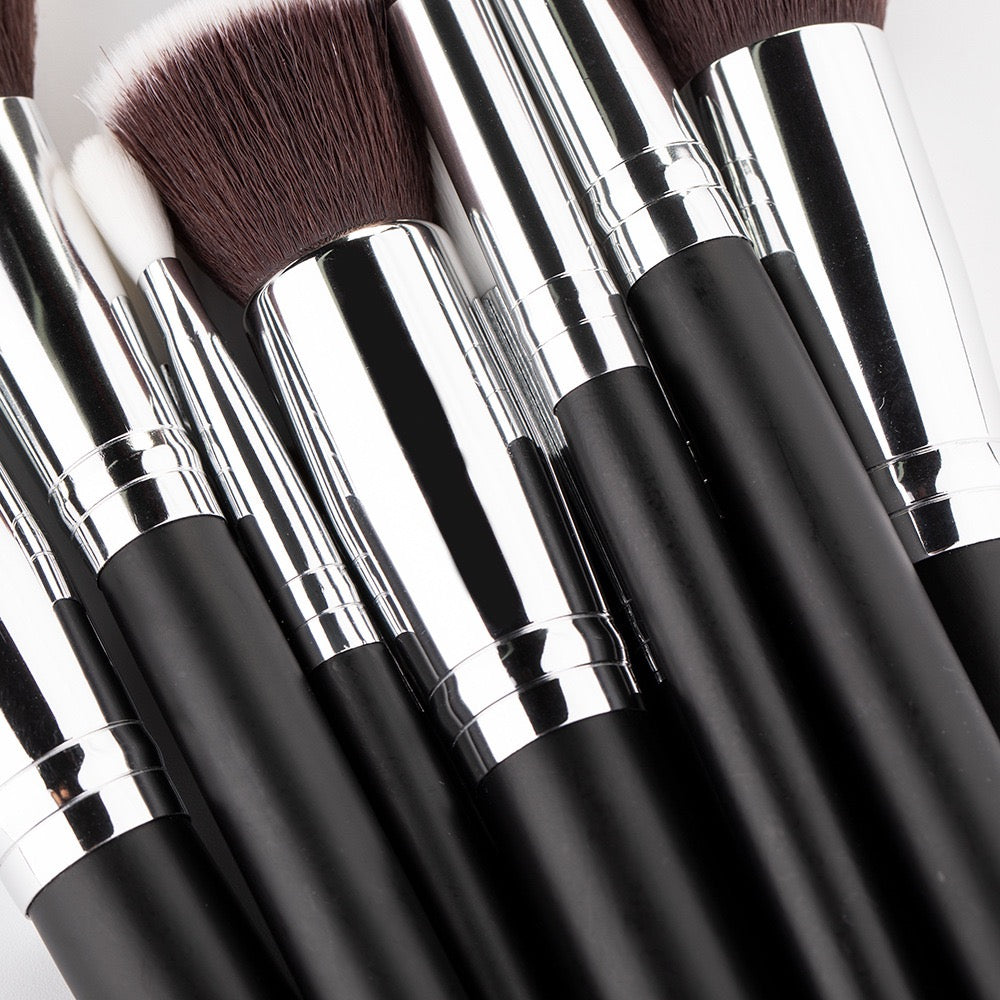 15-piece makeup brush set with storage bag