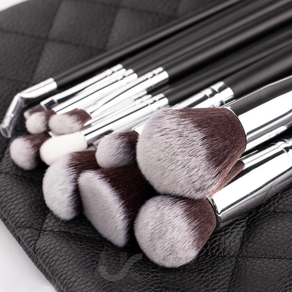 15-piece makeup brush set with storage bag